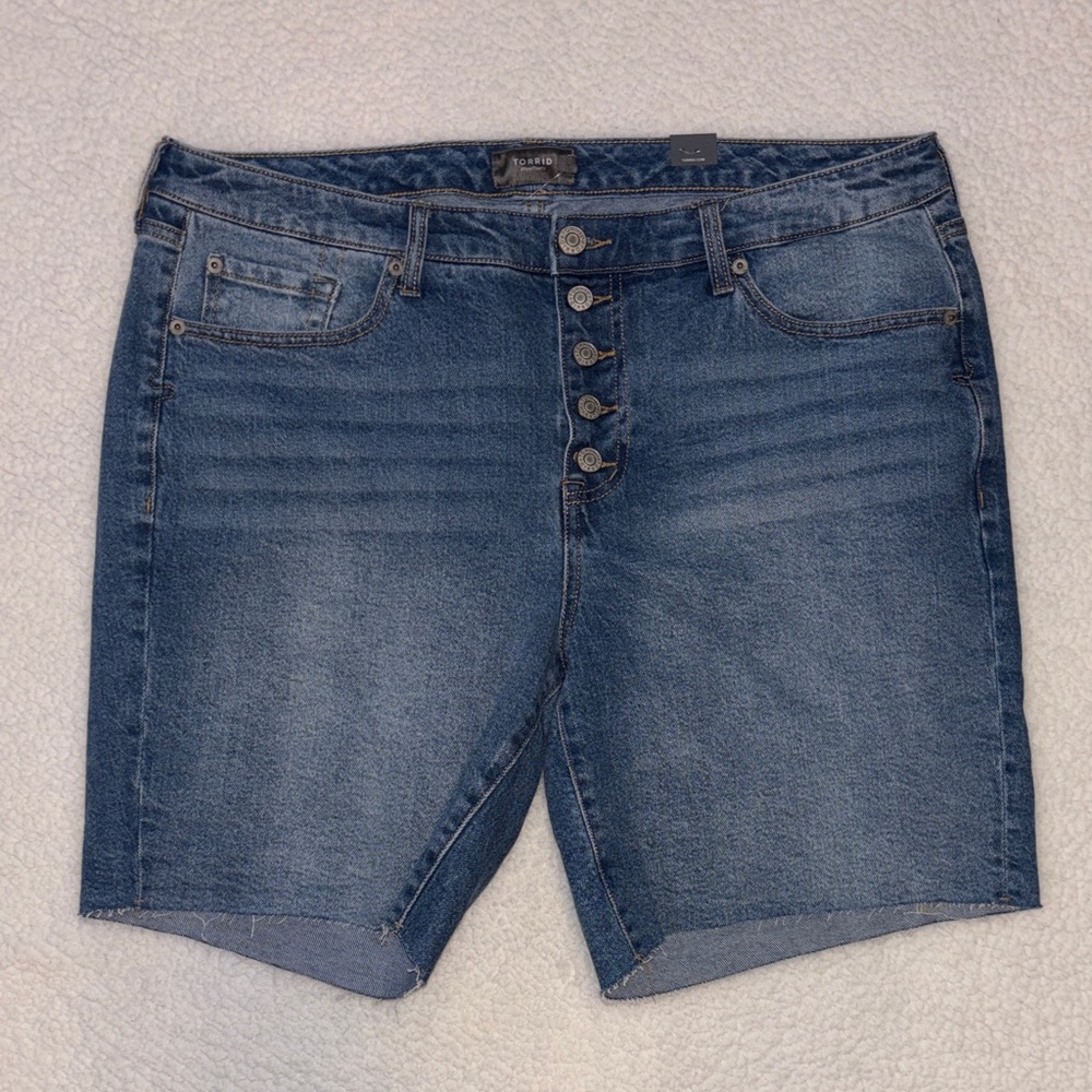 Torrid Relaxed Classic Denim Mid Rise Shorts Size 14